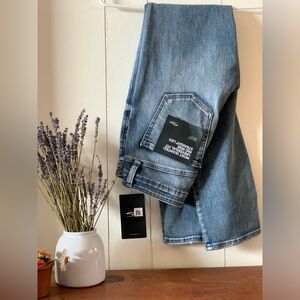 NWT SILVER JEAN CO. Most Wanted Mid Rise Straight Leg Jeans